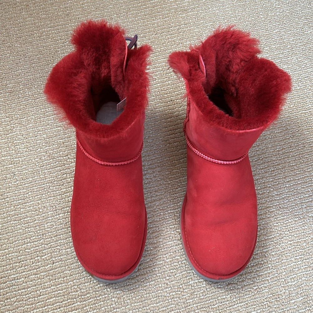 UGG mini Bailey red boots